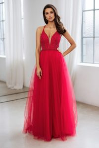 spolecenske-saty-vecerni-na-maturitni-ples-s-tylovou-sukni-se-snerovanim-na-zadech-cervene-cherry-red-0638 večerní šaty na maturitní ples